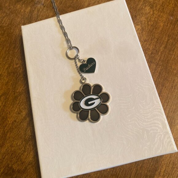 Green Bay Packers Flower Pendant Necklace With Heart Charm & Adjustable Chain - Picture 8 of 9